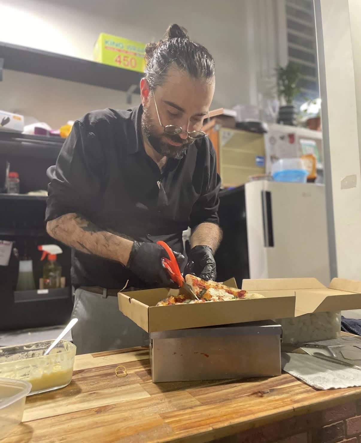 The owner cutting a freshly baked pizza at Starantino's
